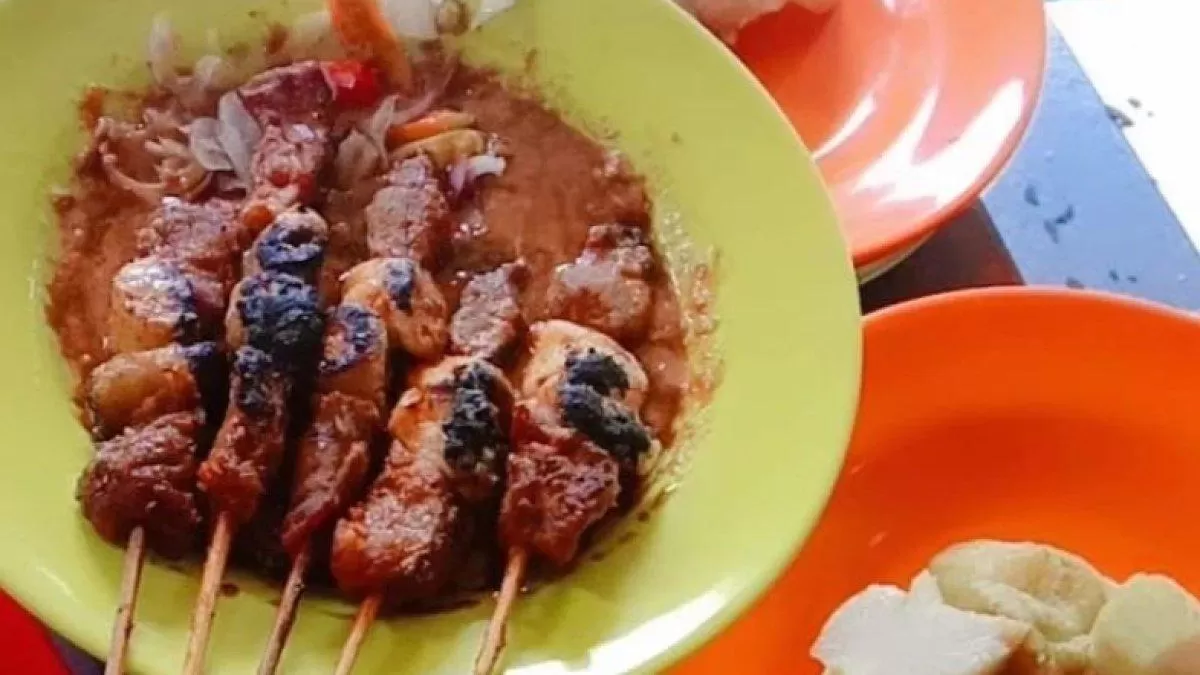 Sate Klopo Ondomohen, kuliner malam di Surabaya.   (Instagram/sateklopoondomohenibu)
