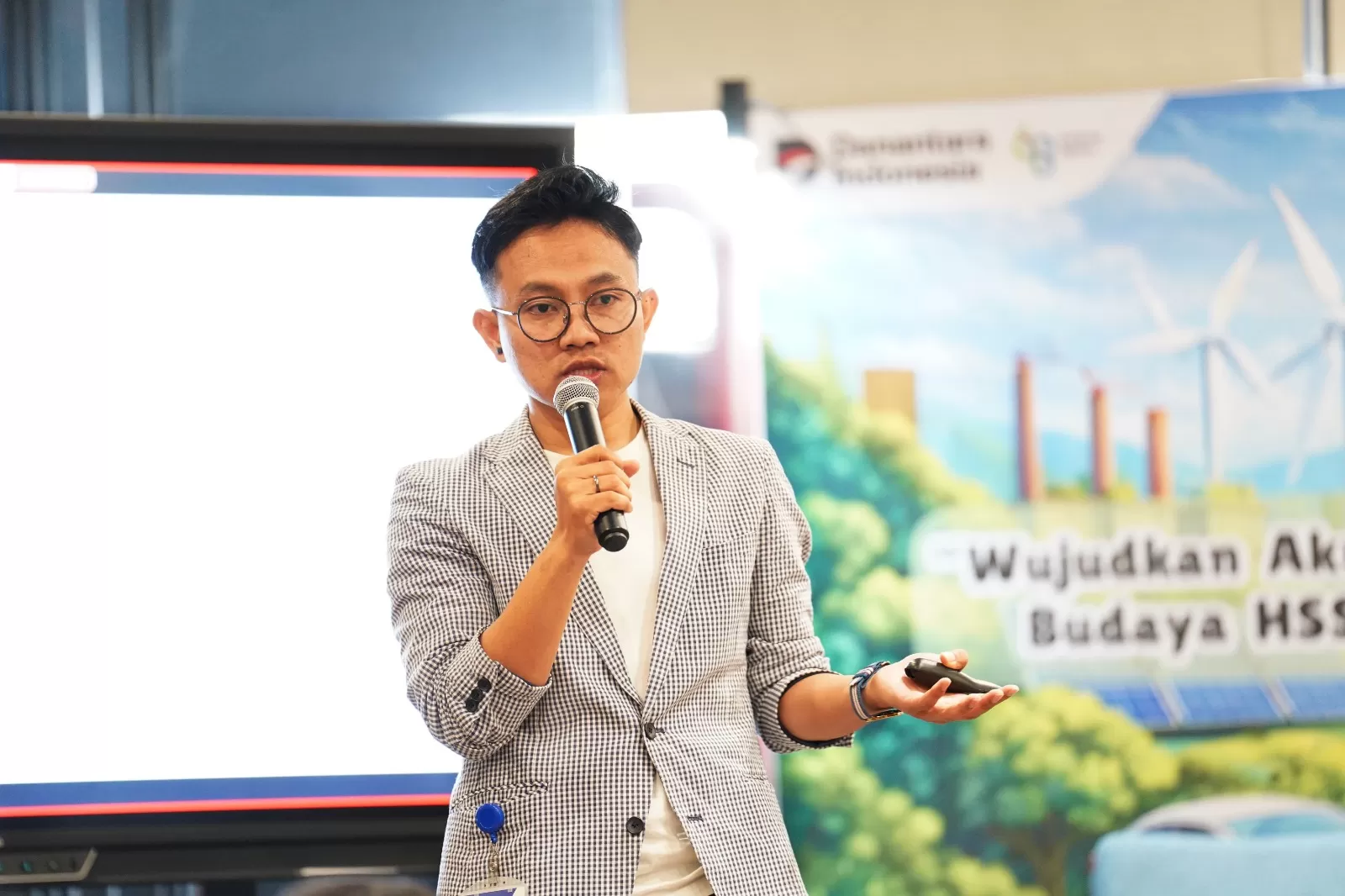 Town Hall PDC Tower dipenuhi energi positif. Karyawan tampak aktif berdiskusi, berbagi pengalaman, dan menyimak materi dengan penuh perhatian dalam Health Talk yang berlangsung interaktif.