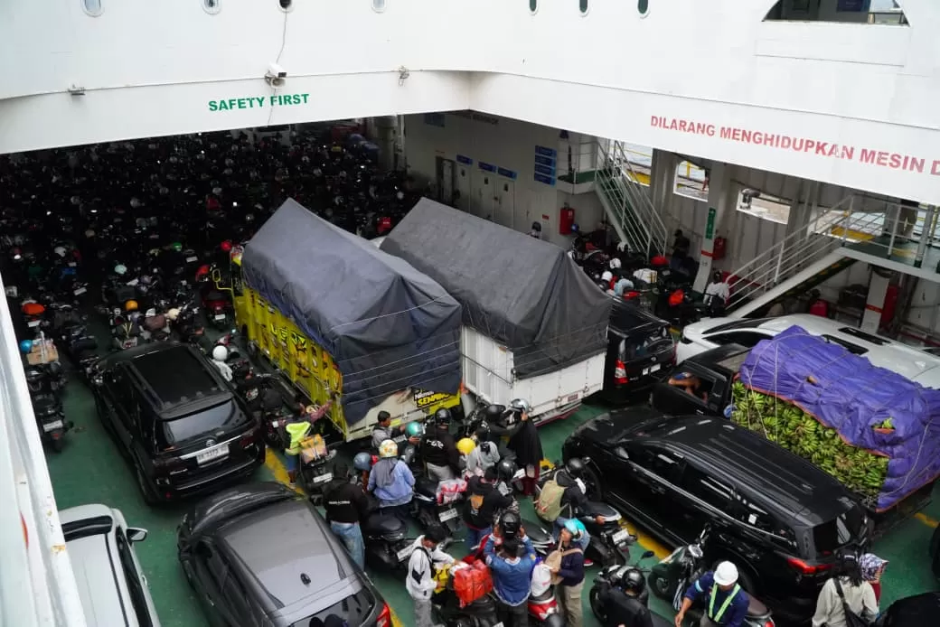Dalam periode arus balik 22&ndash;25 Maret 2026, sebanyak 47.945 unit kendaraan telah kembali ke Bali, setara 29?ri total kendaraan yang sebelumnya menyeberang ke Jawa. (DOK. ASDP)
