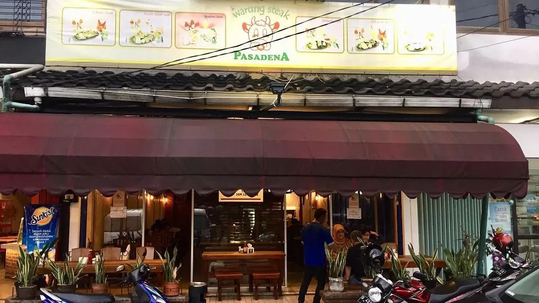 Tampak depan Warung Steak Pasadena, Sukajadi, Bandung. (warung-steak-pasadena.business.site via nathaliadp.com)