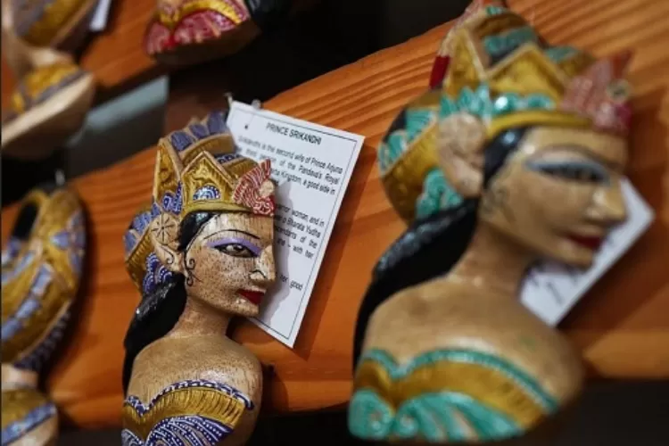 Di Galeri Ruhiyat Wooden Puppet & Mask yang didirikan Alun Ruhiyat tahun 1961 ini orang bisa menyelami kekayaan budaya Sunda melalui wayang golek.   (disbudpar.bandung.go.id via bandungmu.com)