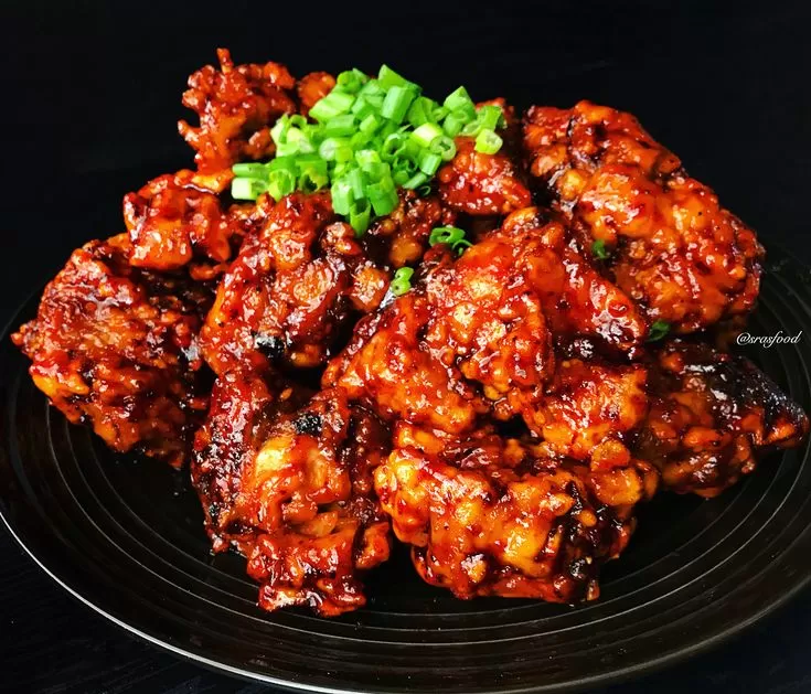 Chikin merupakan ayam goreng khas KFC yang diracik dengan bumbu khas Korea Selatan dan populer sejak 1980-an.   (Pinterest/@sereypheap2)