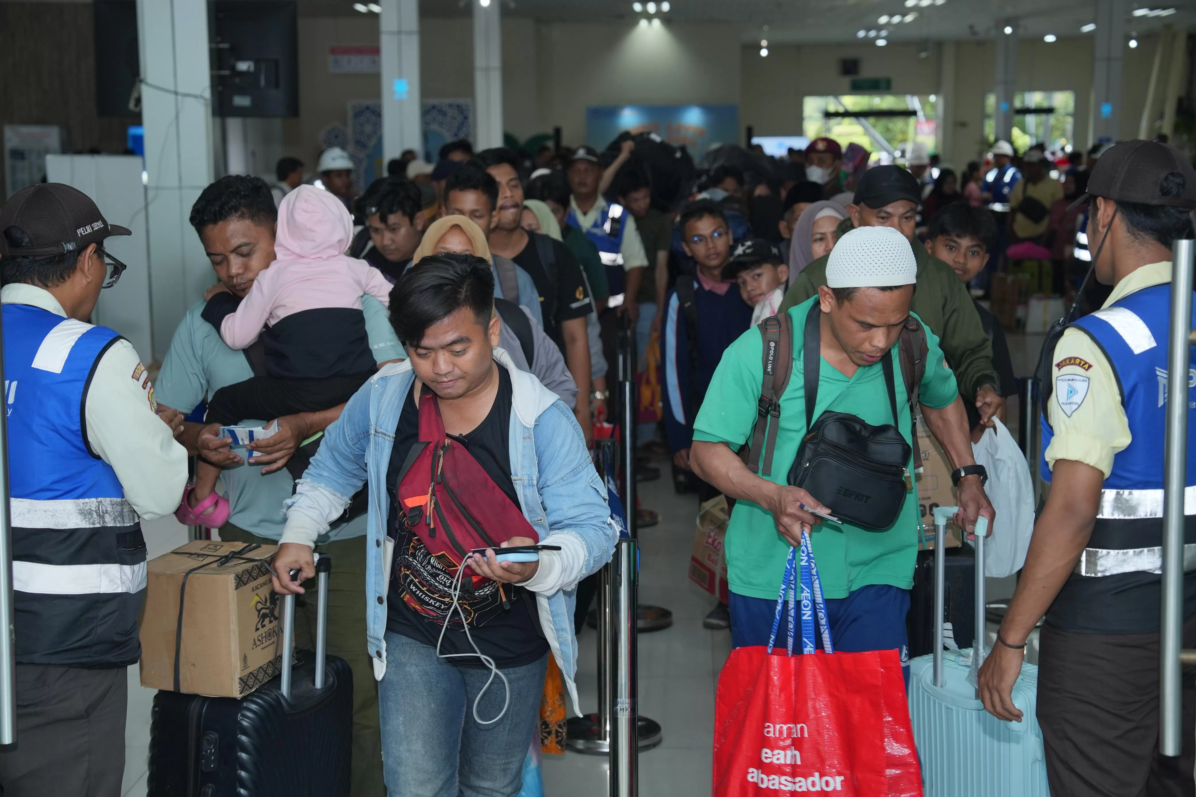 Diskon tiket kapal PELNI hampir habis, kuota tersisa 7,5 persen. Cek pelabuhan terpadat, rute ramai, dan cara mendapatkan tiket sebelum kehabisan. (Dok. PELNI)