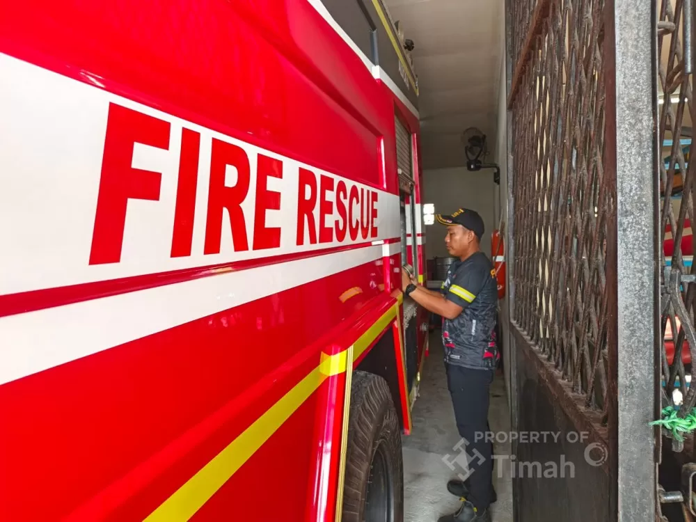 Tim Damkar PT TIMAH terus siaga tangani bencana dan sediakan hotline darurat bagi masyarakat di wilayah operasional. (timah.com)