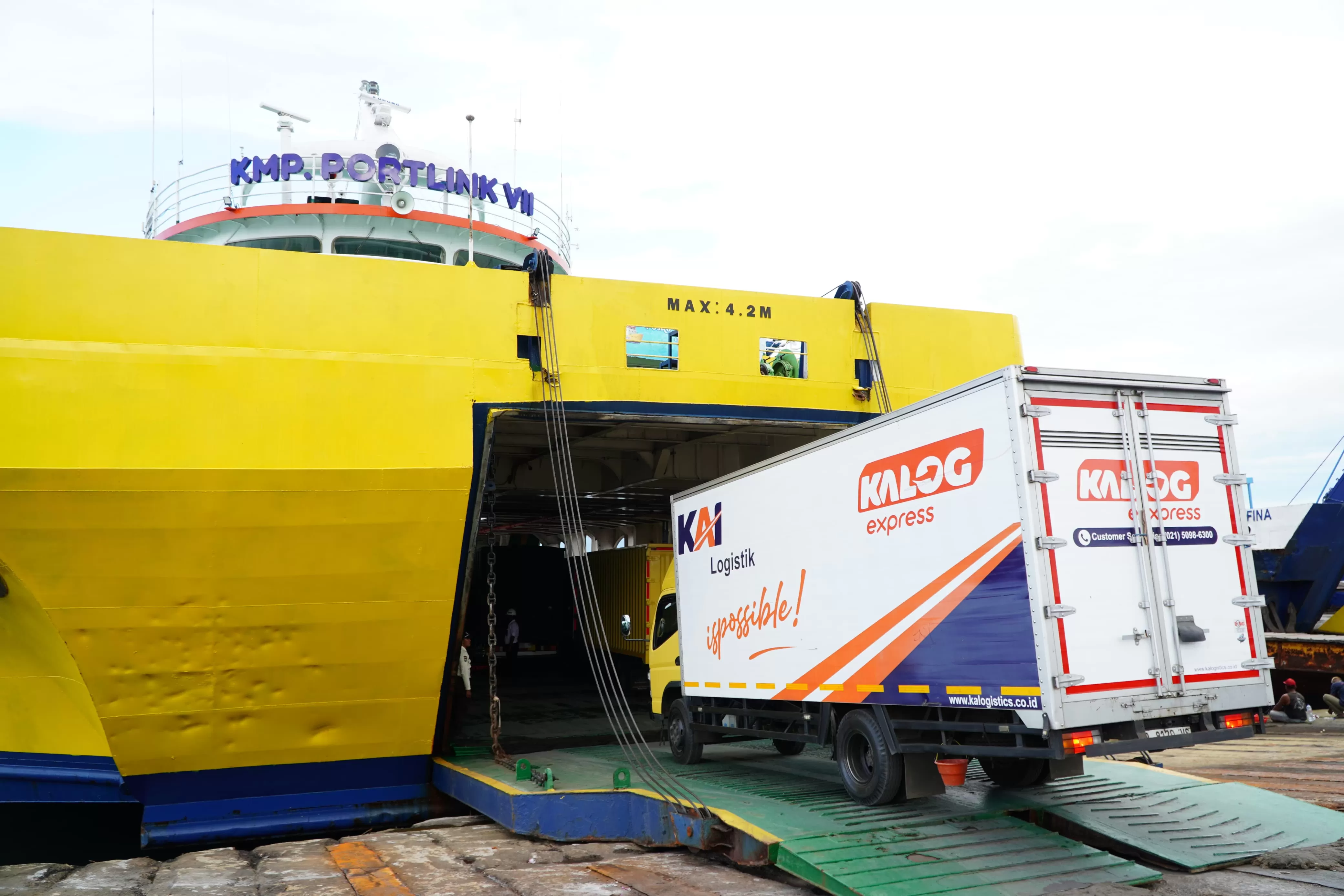 Pola TBB dan operasikan kapal perbantuan dukung kelancaran layanan penyeberangan.