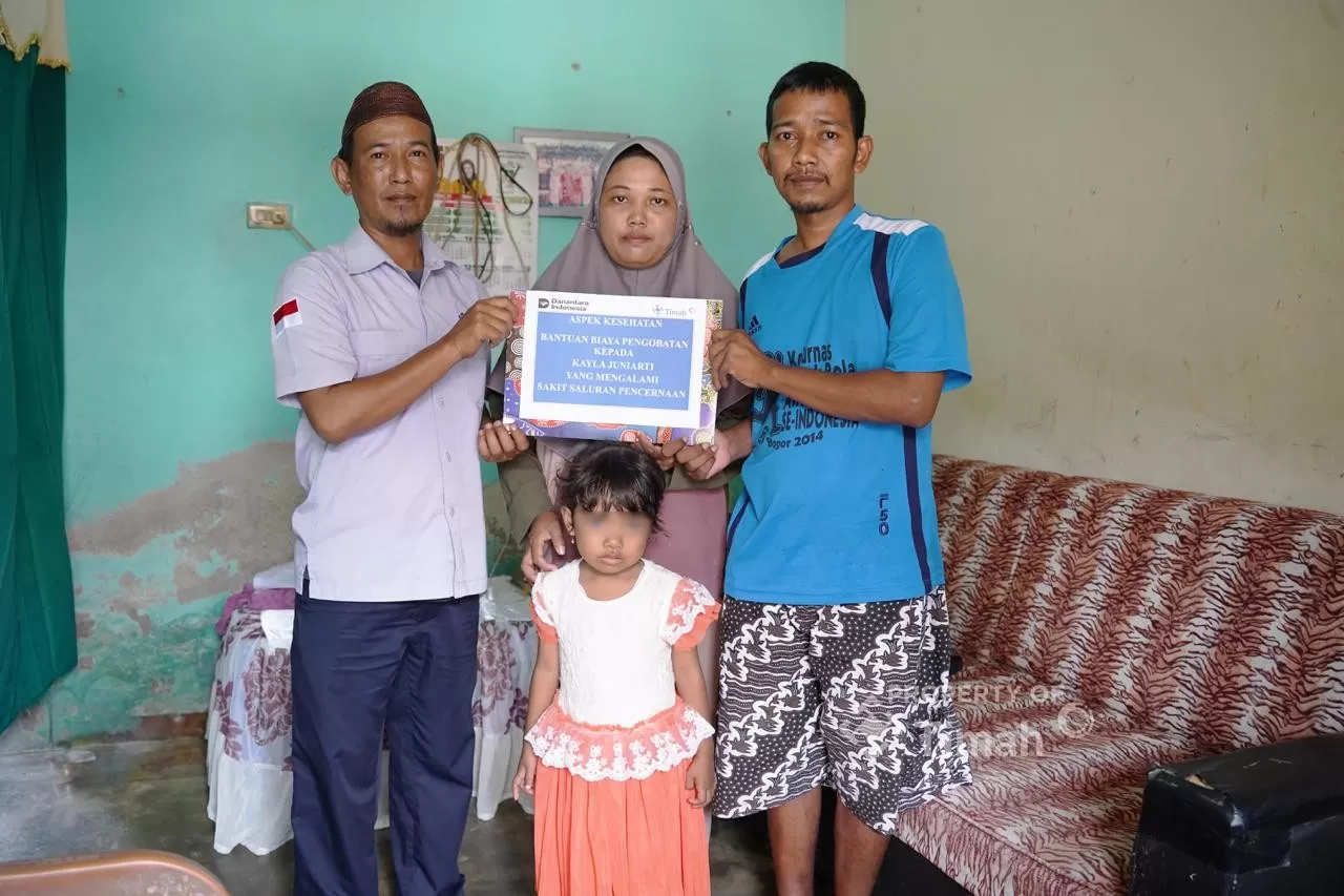 Bantuan kecil, harapan besar. PT TIMAH dukung perjuangan Kekey melawan Hirschsprung.