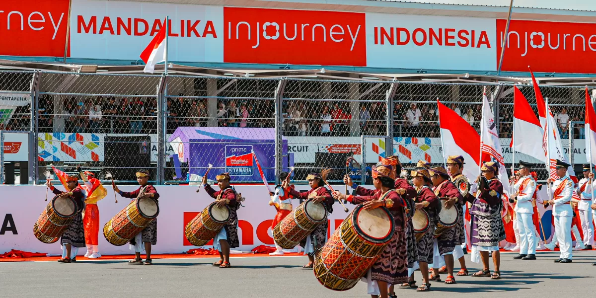 MotoGP Mandalika 2025 mencatat dampak ekonomi Rp4,96 triliun, dorong okupansi hotel, UMKM, lapangan kerja, dan penguatan sport tourism Indonesia. (Dok. MotoGP Mandalika)