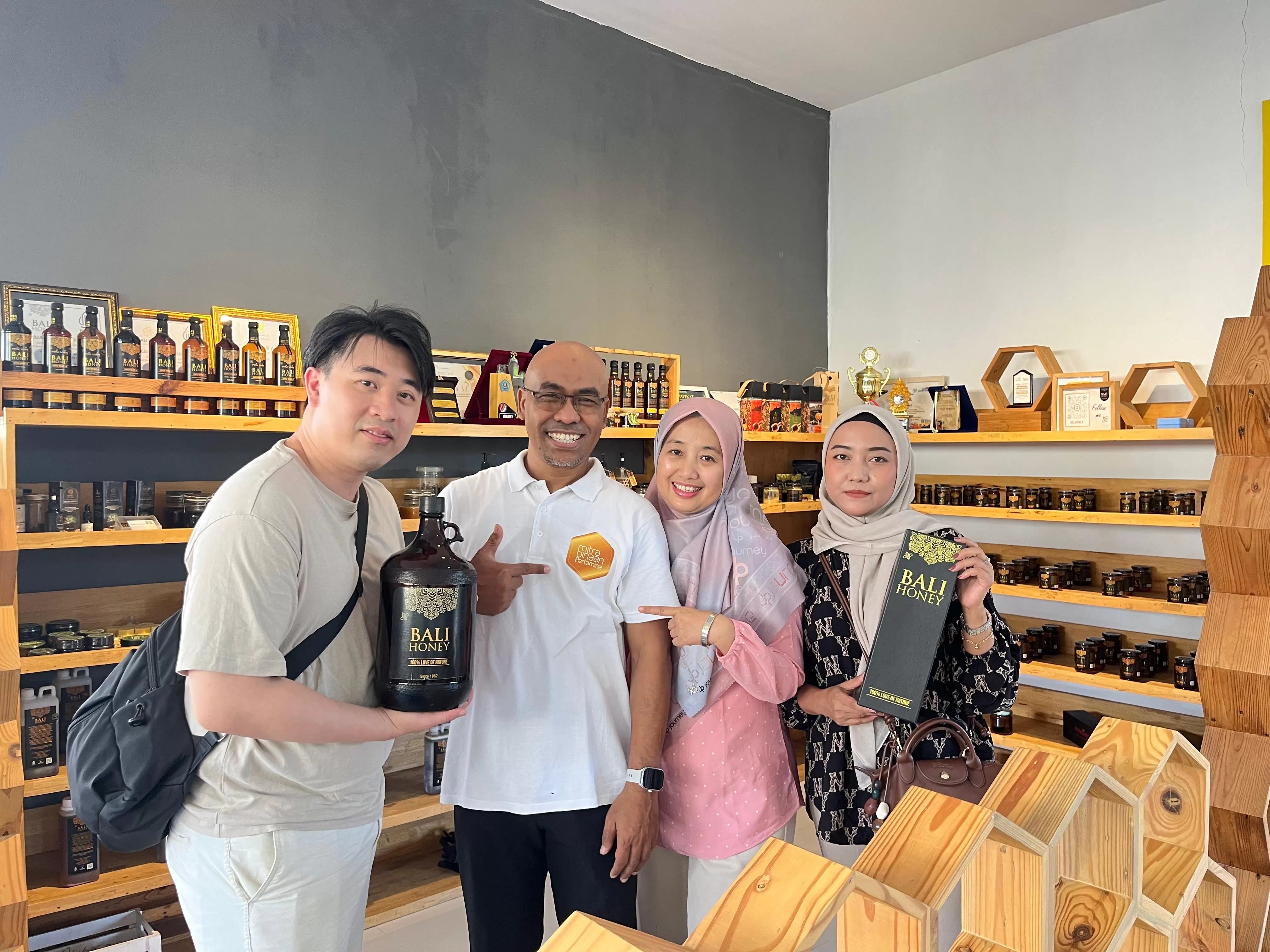 Pemenang Pertapreneur Aggregator (PAG), Bali Honey, menunjukkan perkembangan positif dalam peningkatan kualitas produk. (DOK. Pertamina)