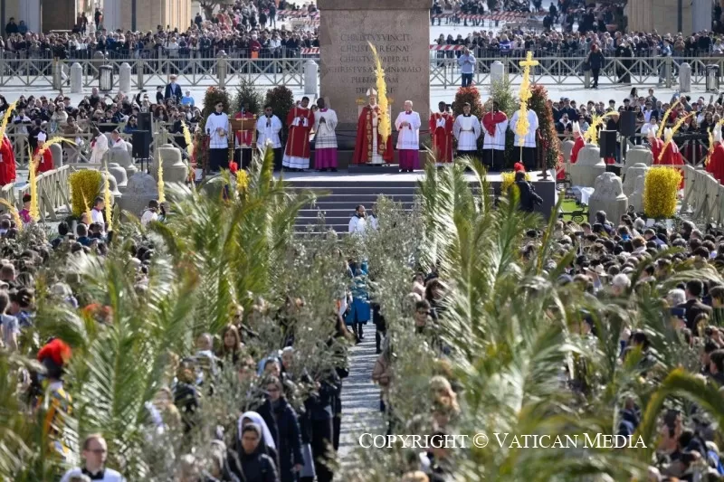 Rangkaian perayaan Paskah  di Vatikan dimulai pada Minggu Palma di lapangan St Peter's Square. (vatican.va)