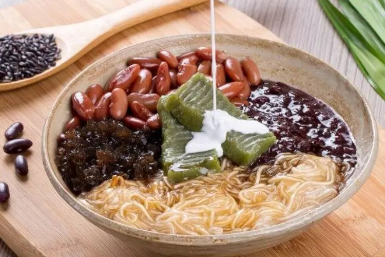 Es ce hun tiau khas Pontianak namanya diambil dari dialek Hakka atau Hokkien yang artinya tepung hun kwe (tepung kacang ijo).   (Facebook/SAGO Ce Hun Tiau)