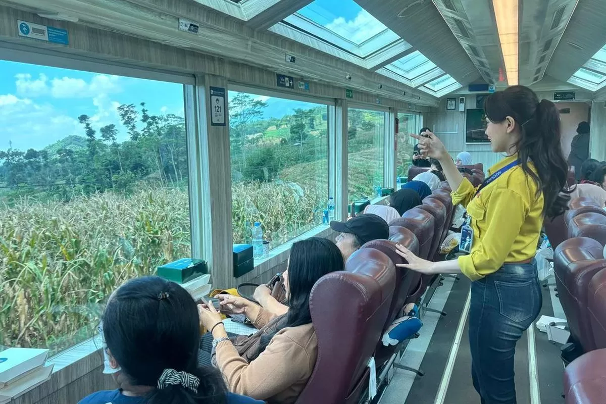 Cara menikmati fitur kursi putar 90 derajat di Kereta Panoramic lengkap dengan waktu penggunaan, rute panorama, serta aturan keamanan bagi penumpang. (Dok. PT KAI Wisata)