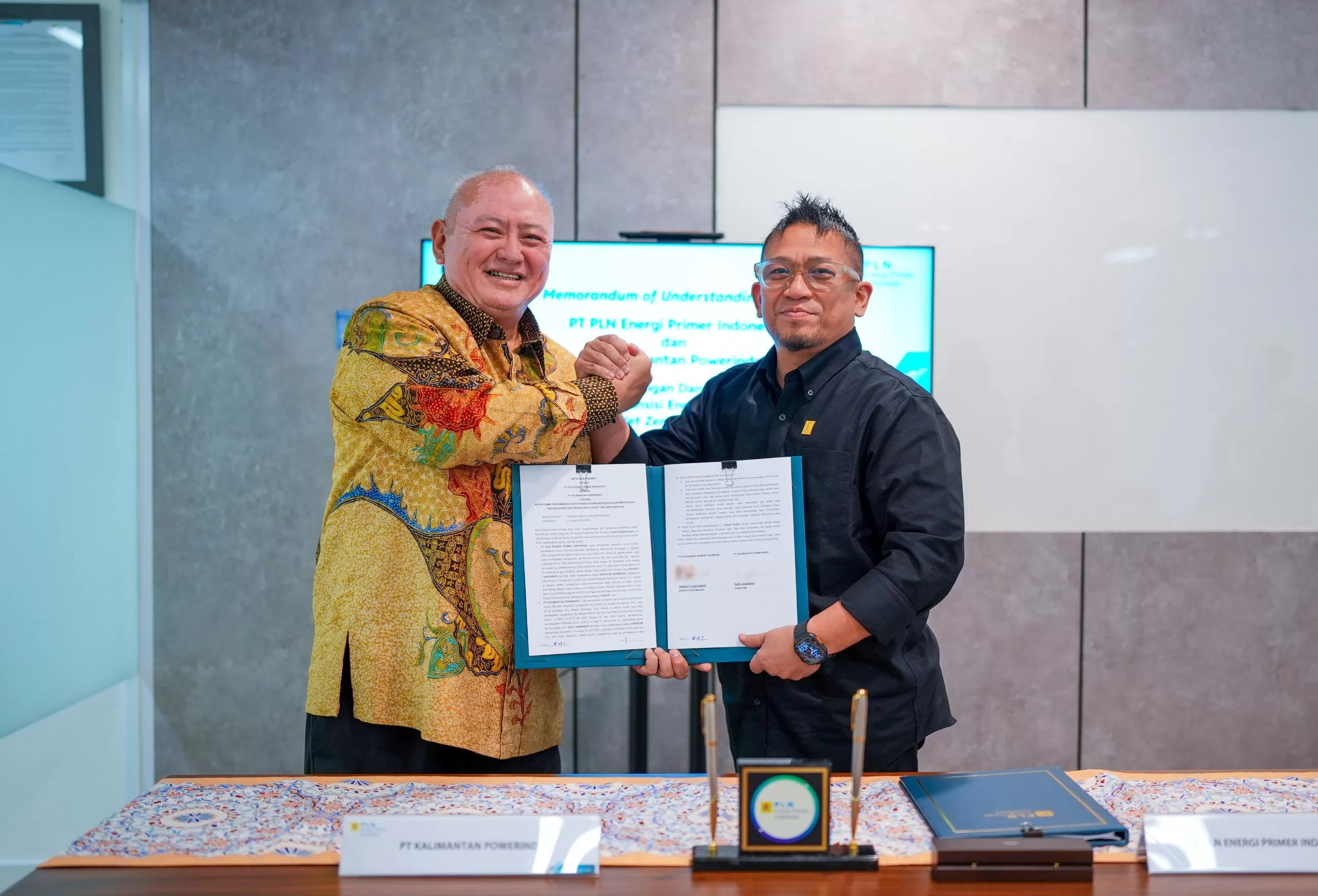 PT PLN Energi Primer Indonesia (PLN EPI) menandatangani nota kesepahaman (MoU) dengan PT Kalimantan Powerindo untuk pengembangan dan pengelolaan bioenergi, Kamis (2/4/2026), di Jakarta. (DOK. PLN EPI)