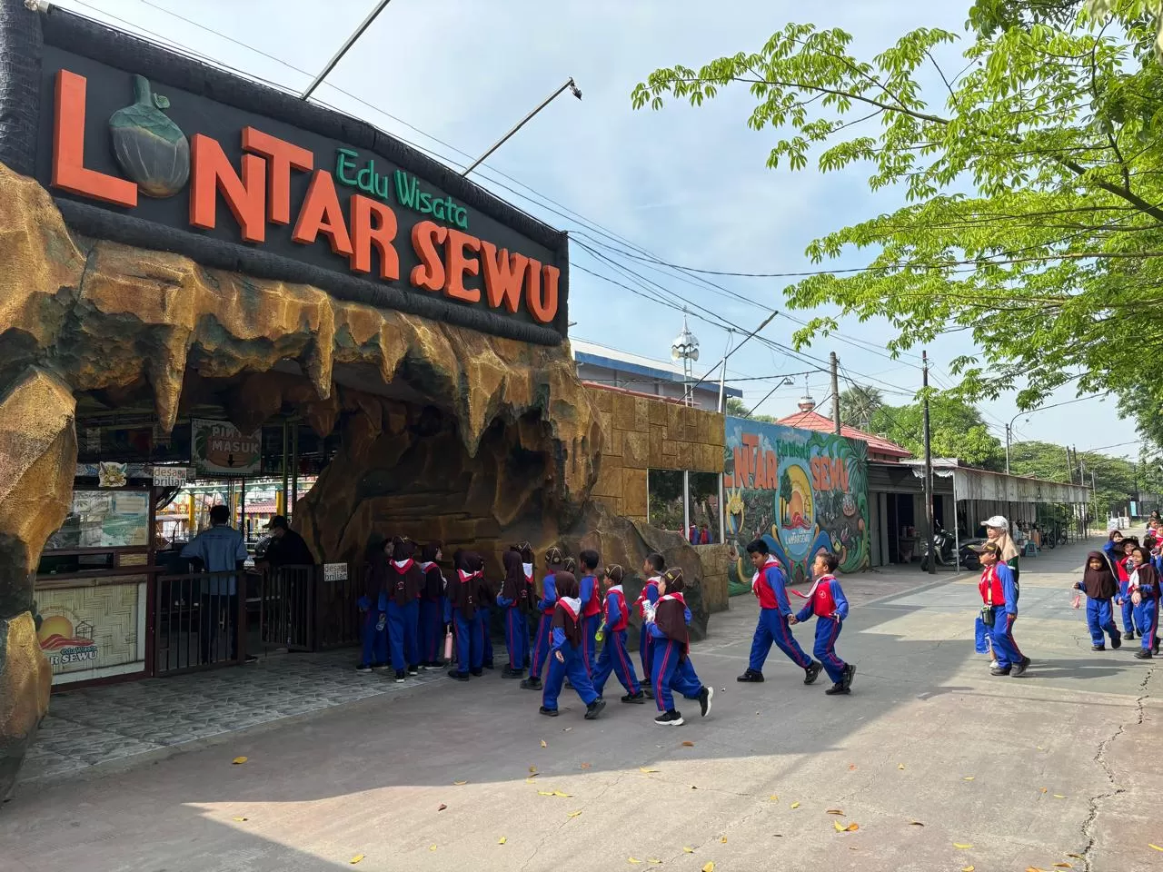 Desa Hendrosari sukses kembangkan wisata Lontar Sewu, dorong UMKM dan ekonomi warga lewat potensi lokal dan dukungan BRI melalui BRILiaN. (bri.co.id)