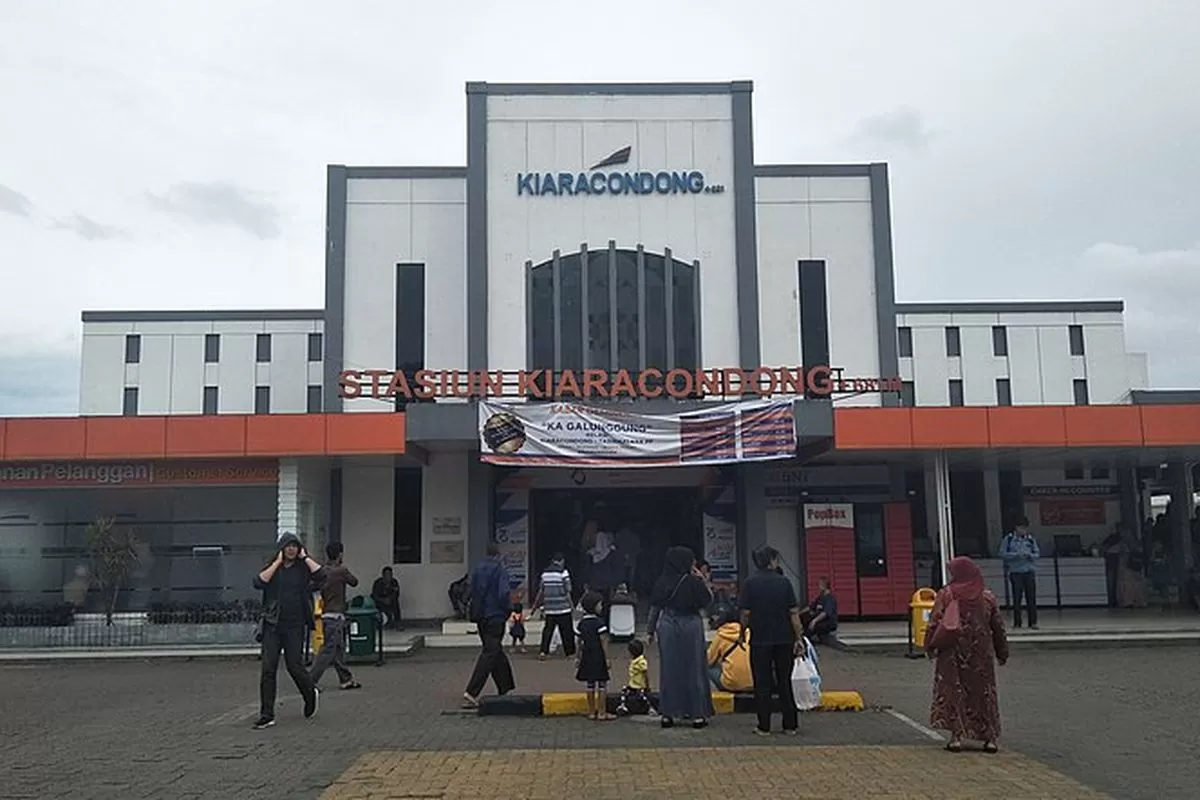 KAI rancang hunian vertikal TOD di Kiaracondong Bandung dengan 1.000 unit rumah, fasilitas lengkap, dan akses langsung ke kereta. (Wikimedia)