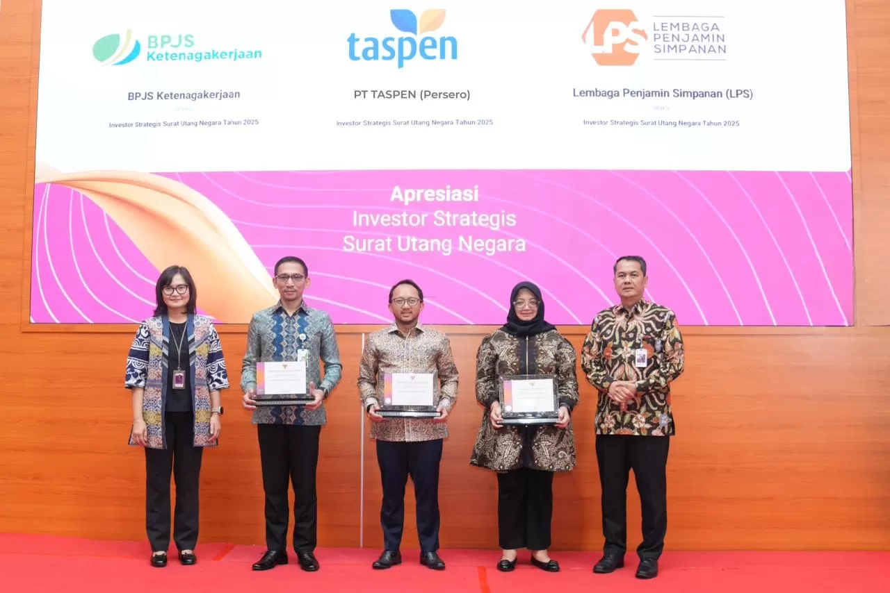 TASPEN meraih penghargaan Investor Strategis SUN 2025, menegaskan komitmen investasi berkelanjutan untuk mendukung stabilitas ekonomi nasional. (Dok. TASPEN)