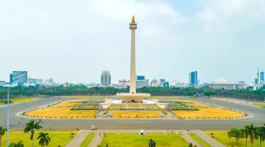 Harga tiket masuk Monas April 2026 terbaru lengkap dengan jam buka, tarif pelataran puncak, museum, metode pembayaran, dan panduan berkunjung. (ekaputrawisata.com)