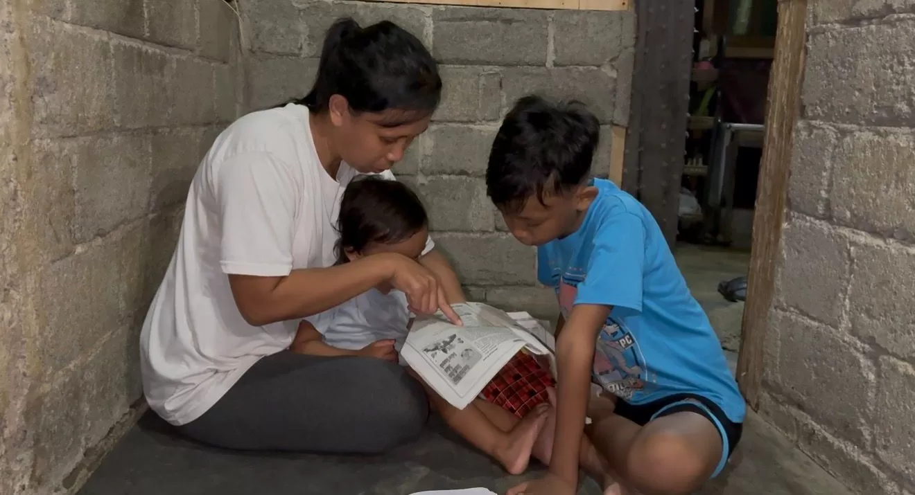 Kisah inspiratif nasabah PNM Mekaar di Manado yang berjuang menafkahi keluarga lewat usaha kecil dengan semangat pantang menyerah. (pnm.co.id)