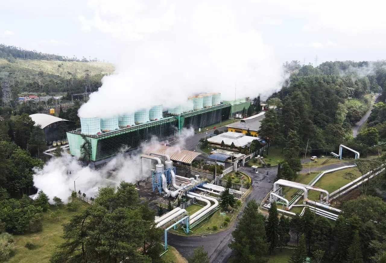 Tampak Pembangkit Listrik Tenaga Panas Bumi (PLTP) Kamojang dengan kapasitas 140 MW yang berlokasi di Kabupaten Bandung, Jawa Barat. (Dok. PLN)