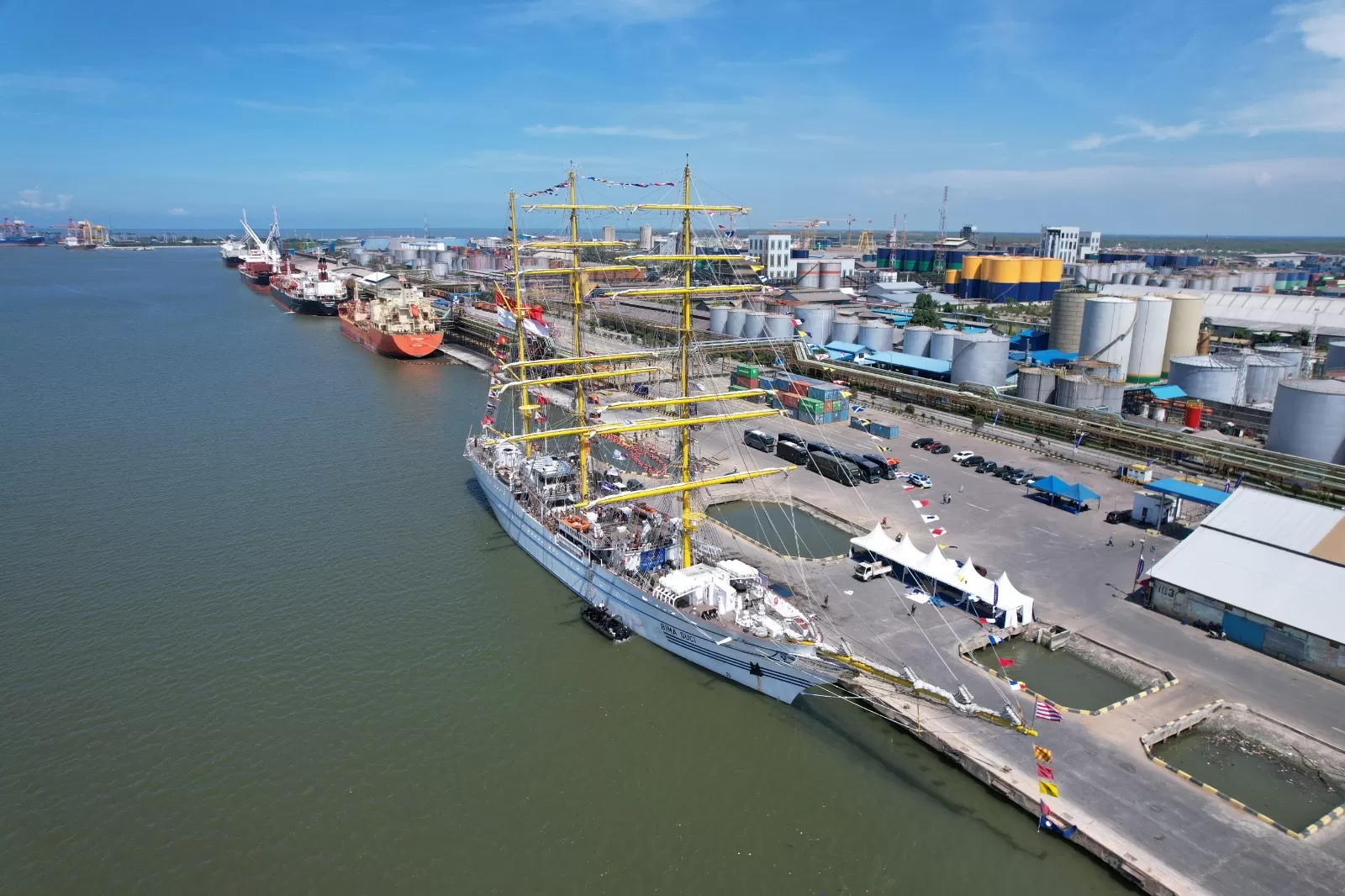 KRI Bima Suci sandar di Belawan dalam misi internasional, Pelindo Multi Terminal pastikan kesiapan fasilitas dan layanan pelabuhan. (pelindomultiterminal.co.id)