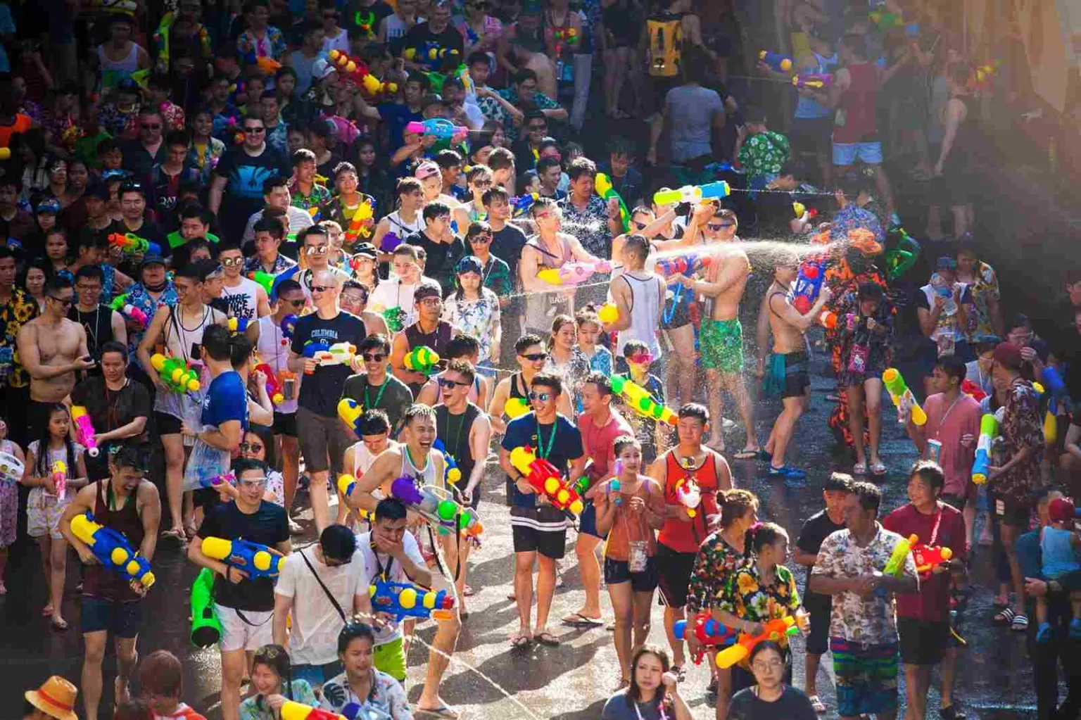 Pelaksanaan Festival Songkran selalu menarik perhatian dan kunjungan turis asing ke Thailand, terutama ke kota yang meriah perayaannya.  (dreamholidays.co.id)
