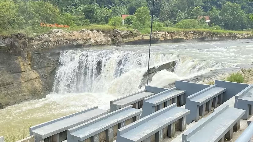 Niagara mini versi Bogor, murah tapi tetap menarik buat disinggahi. Dilengkapi kafe.