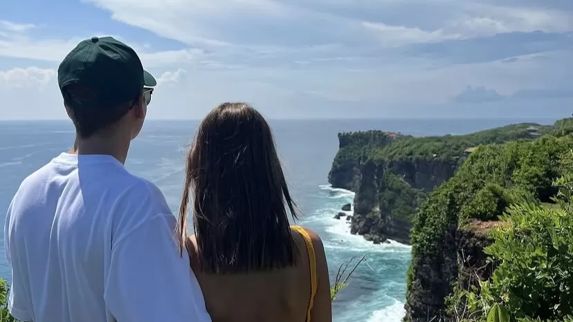 Menjelang sore, tempat ini berubah jadi spot favorit buat nikmati langit senja.