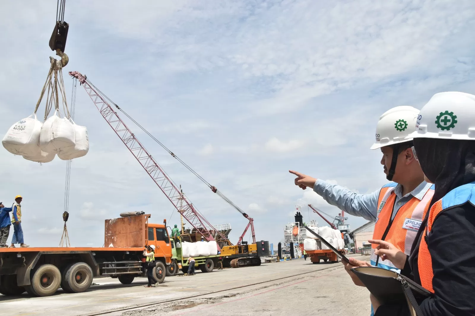 Produktivitas bongkar muat PTP Nonpetikemas Cabang Palembang pada triwulan I 2026 menunjukkan kinerja solid, dengan TSD general cargo tumbuh 3% menjadi 1.544 dan curah cair naik 1% menjadi 2.842.