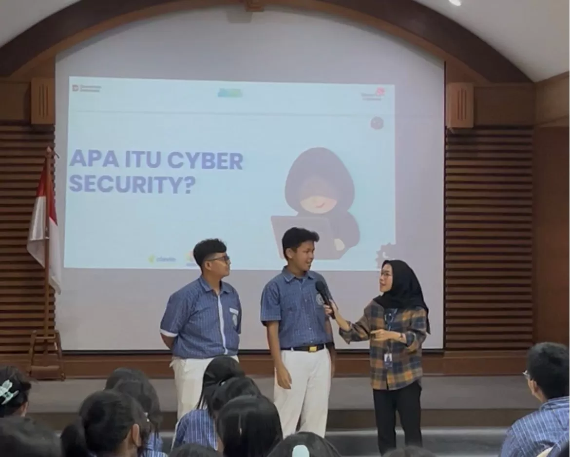 Program edukasi digital CyberHeroes Telkom membekali 420 siswa dari berbagai sekolah di Indonesia untuk meningkatkan pemahaman keamanan siber. (Dok. Telkom)
