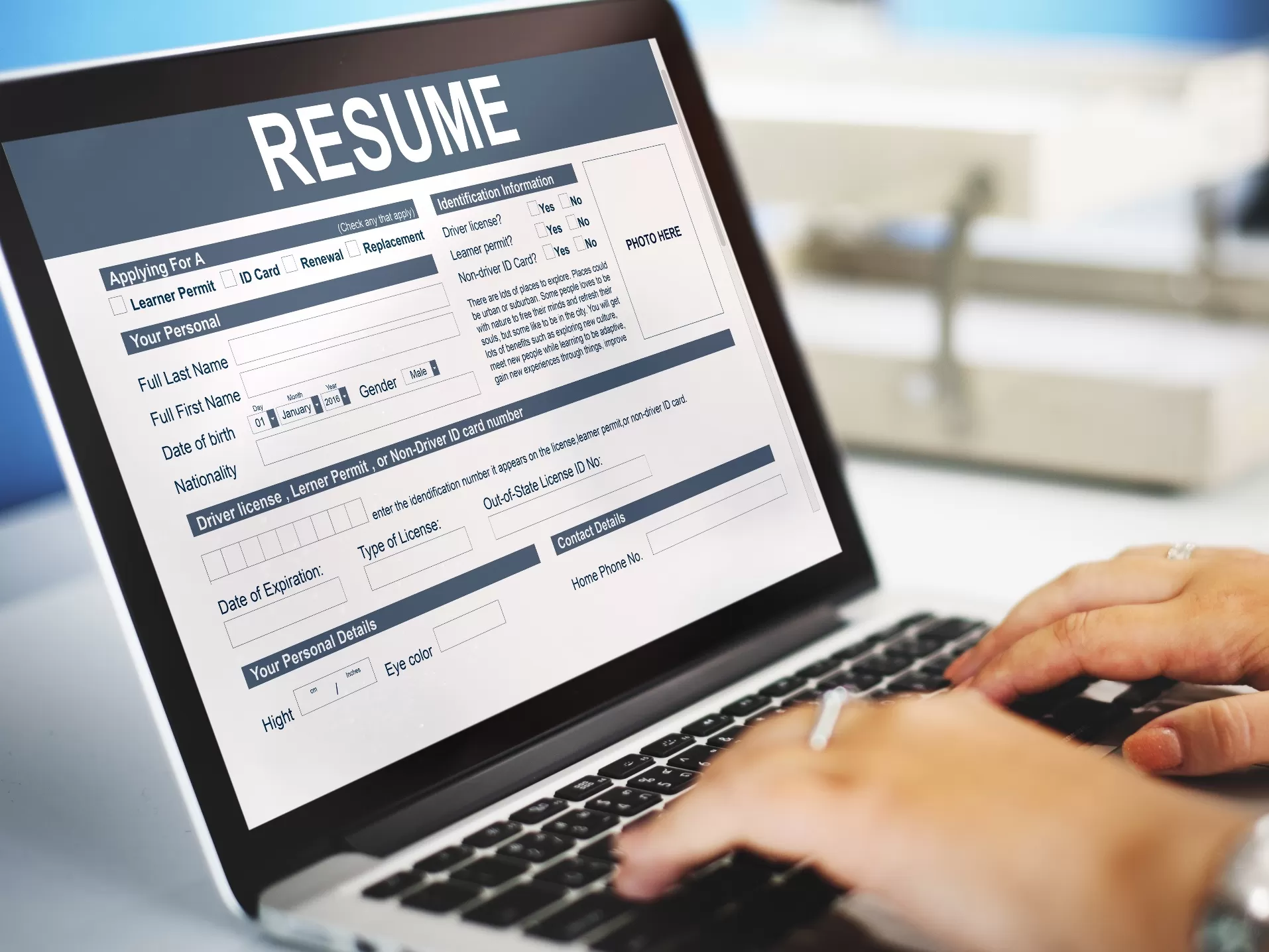Ilustrasi - Panduan membuat CV ATS Friendly yang menarik HRD. (Freepik/rawpixel.com)