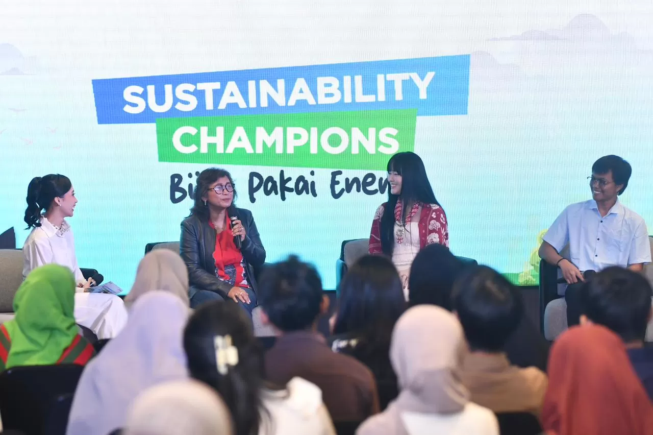 Pakar ESG Maria R. Nindita bersama Generasi Muda Penggerak ESG Maya Lyn dan Asep Sunarya diskusikan bijak pakai energi untuk dukung ketahanan energi pada acara Pertamina Sustainability Champion. (Dok. Pertamina)