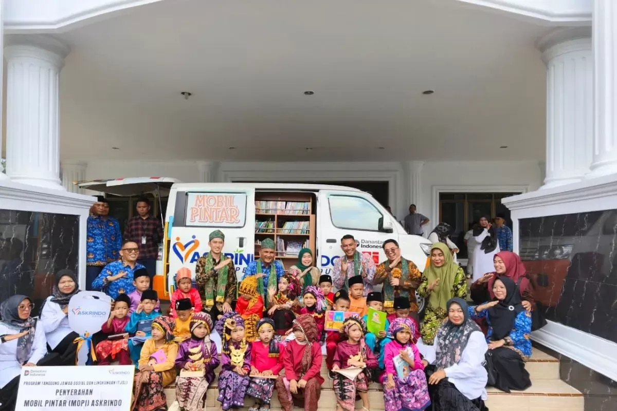 Askrindo menghadirkan Program Mobil Pintar (MoPi) di Kabupaten Sarolangun, Jambi, guna mendukung upaya pemerataan akses pendidikan di daerah. (DOK. Askrindo)