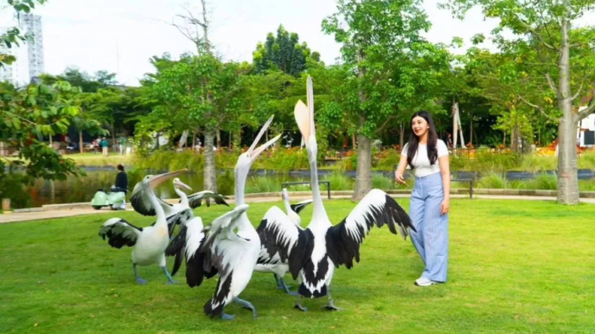 Aviary Park Tangerang Selatan hadir dengan wisata edukatif, tiket terbaru 2026, aktivitas seru, dan promo ulang tahun gratis yang sayang dilewatkan. (Instagram/@aviaryparkindonesia)