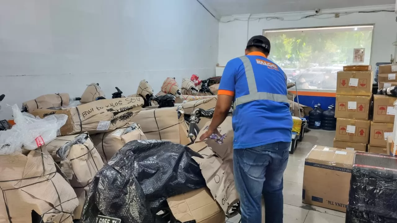 Distribusi barang KALOG Express terus meningkat. Volume angkutan juga ikut naik signifikan.