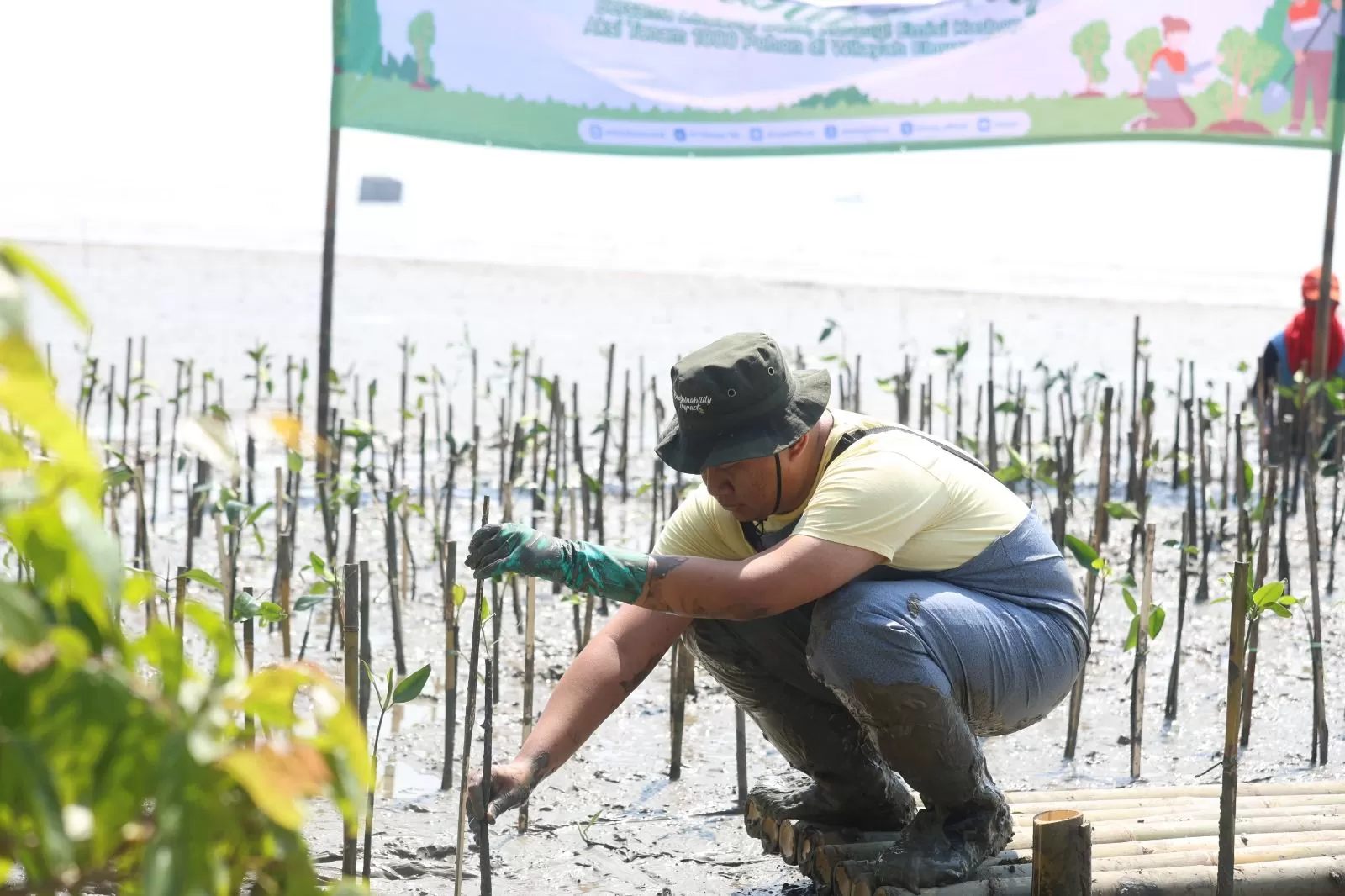Elnusa tegaskan komitmen ESG lewat penurunan emisi, pengelolaan limbah, dan aksi lingkungan berkelanjutan. (Dok. Elnusa)