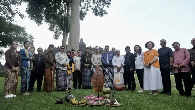 Arca Unfinished Buddha atau Mbah Bhelet resmi dipindahkan dari museum ke Lapangan Kenari di kawasan Candi Borobudur.