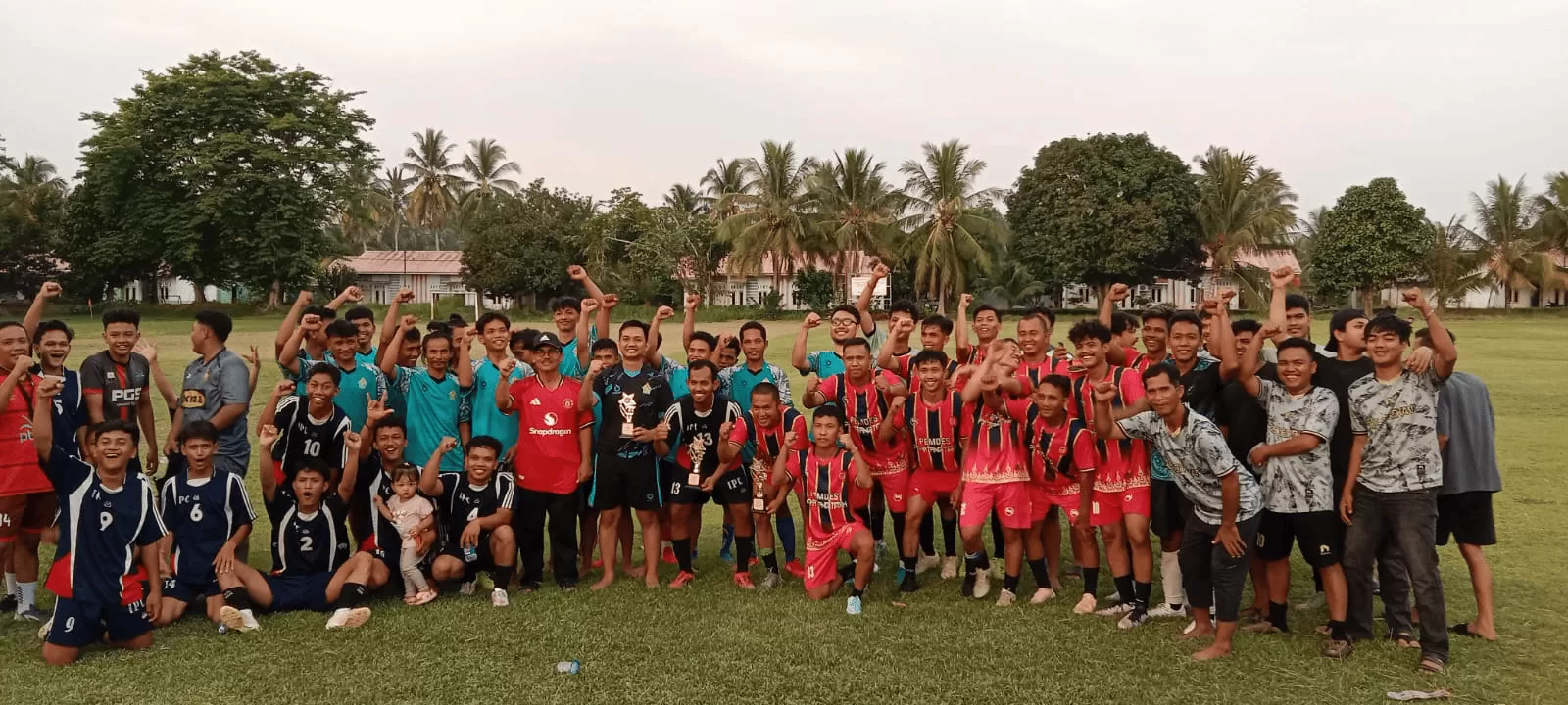 Tidak hanya seremonial, peringatan May Day kali ini diisi dengan aktivitas yang membangun solidaritas. Sepak bola jadi simbol semangat dan kekompakan pekerja.