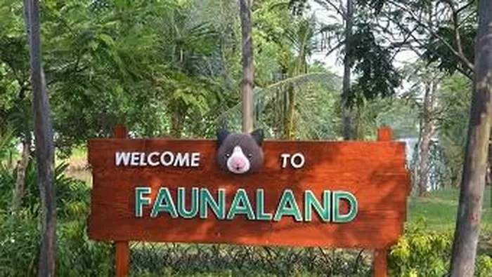 Nikmati sensasi River Cruise ala Amazon di Faunaland Ancol Jakarta dengan perahu tenaga surya, pemandangan satwa, dan tiket terjangkau Rp30 ribu. (Dok. Ancol)