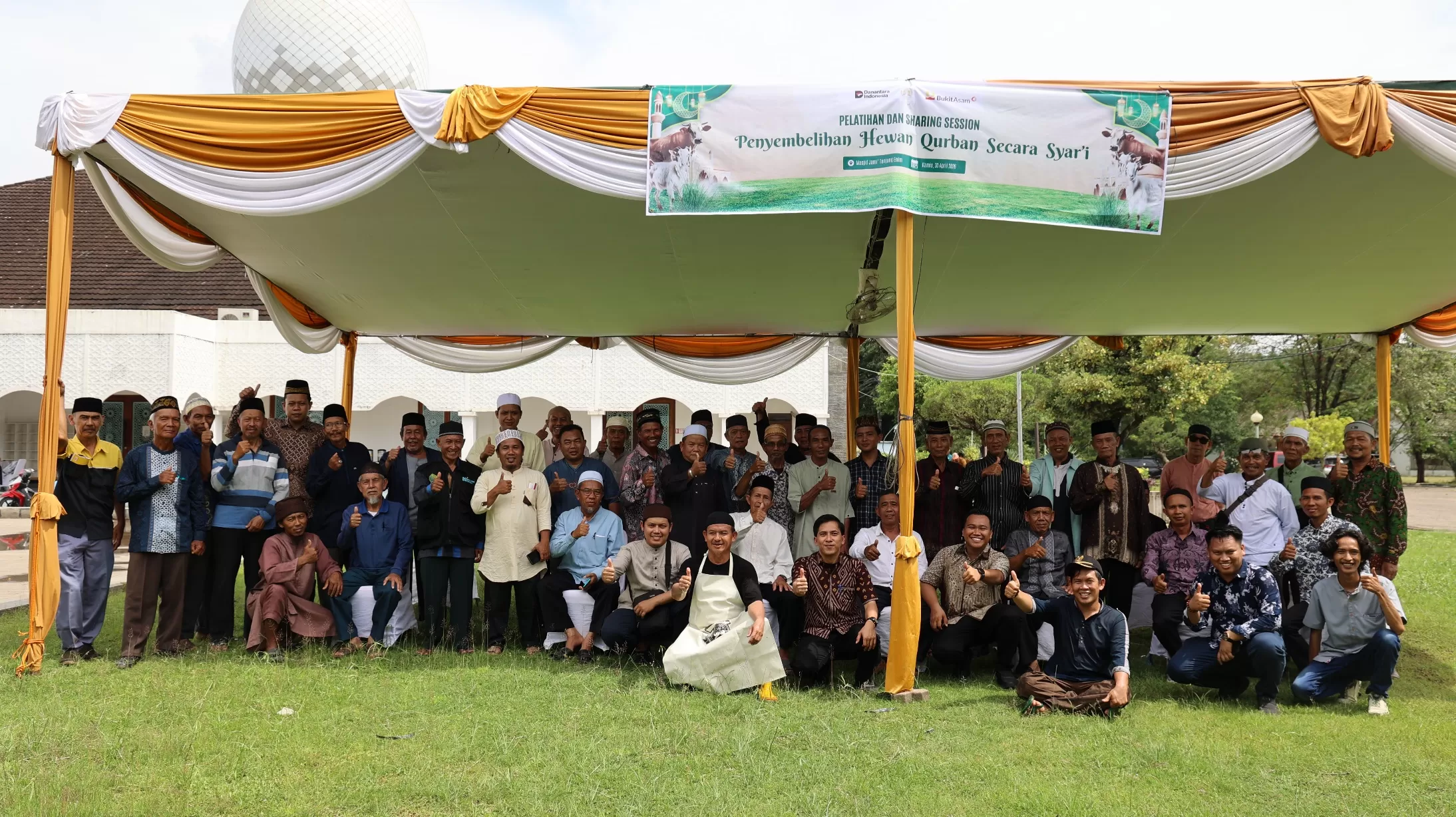 PTBA menggelar pelatihan penyembelihan hewan kurban untuk pengurus masjid dan panitia kurban di Tanjung Enim. (ptba.co.id)