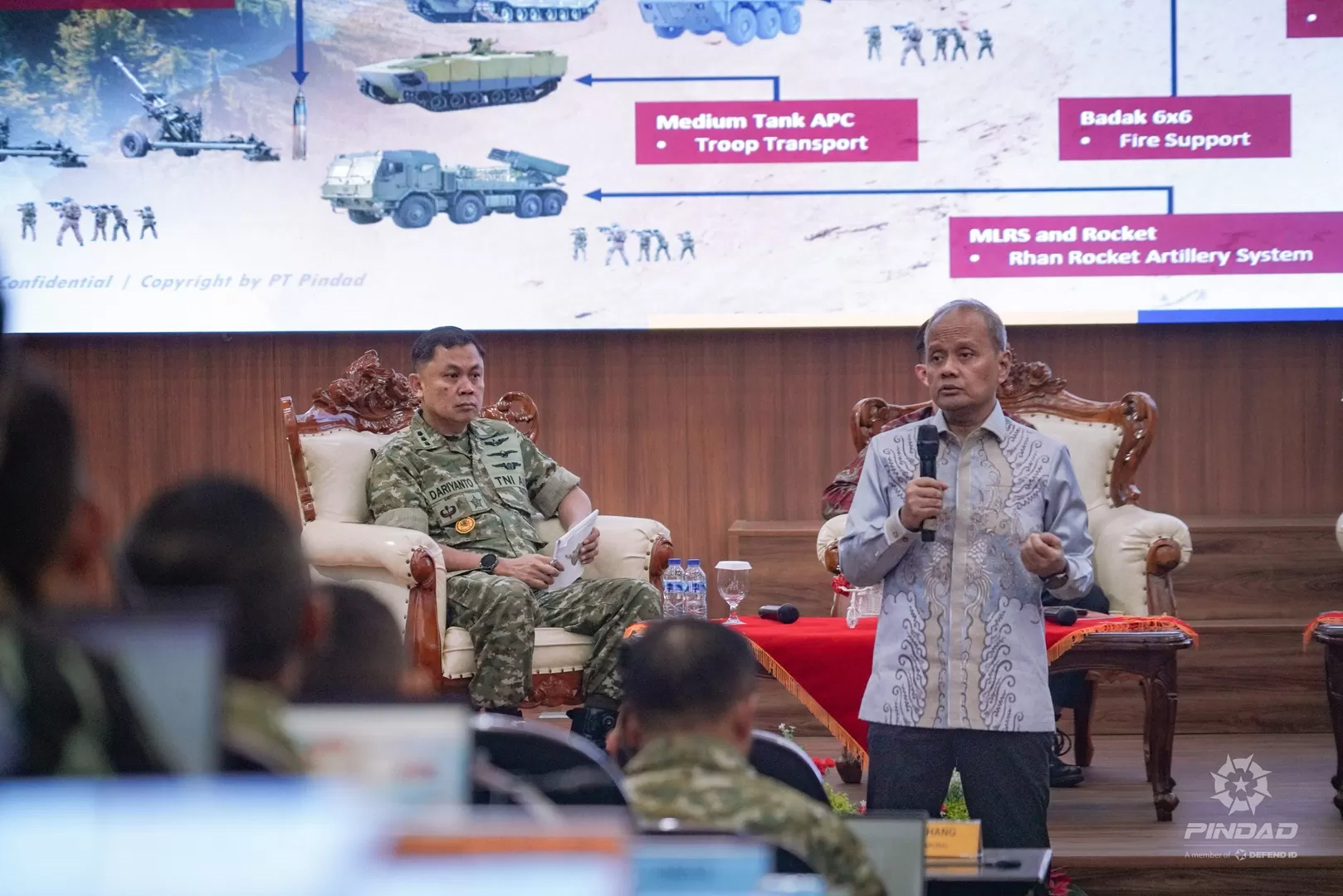Dirut PT Pindad Sigit P. Santosa memaparkan strategi industri pertahanan dan pentingnya sinergi dengan TNI pada Dikreg LV Sesko TNI 2026. (Dok. PT Pindad)