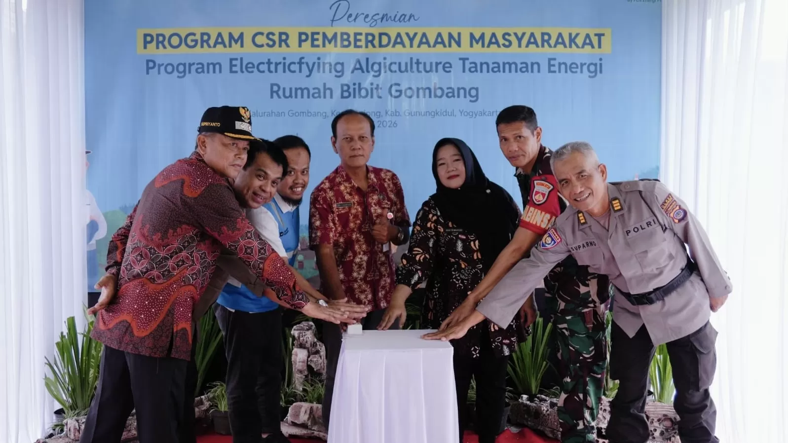 Teknologi digital di rumah bibit biomassa membantu petani lebih efisien dan produktif.