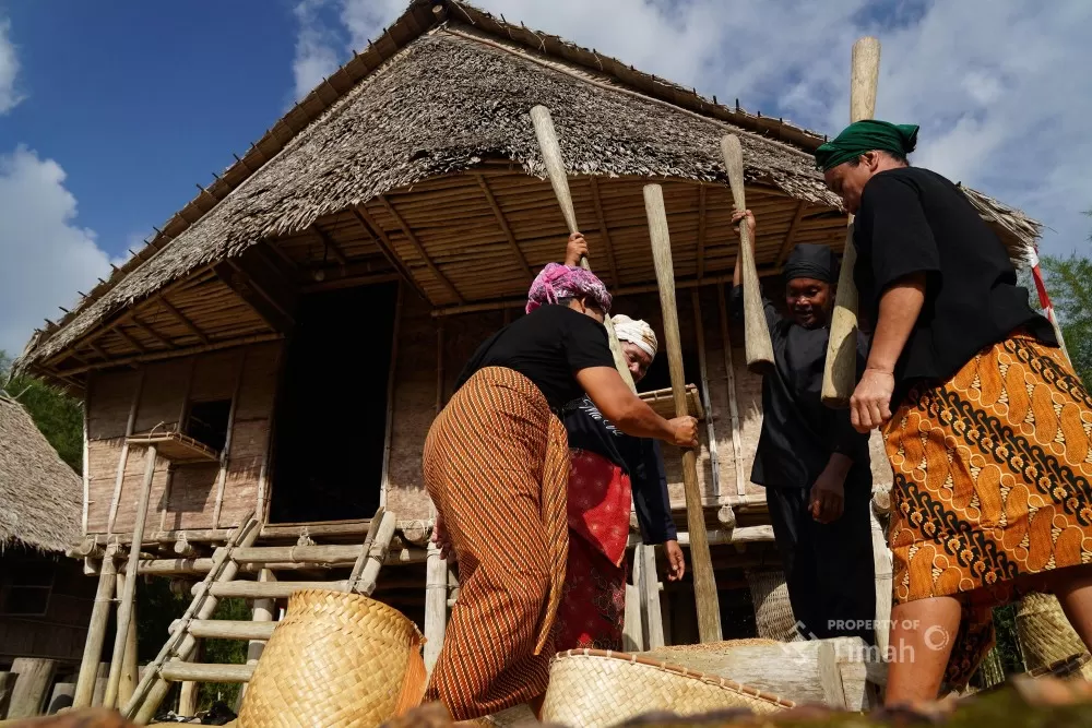 PT TIMAH mendampingi masyarakat adat Mapur menjaga tradisi dan budaya leluhur melalui Kampung Adat Gebong Memarong di Bangka. (Dok. PT Timah)