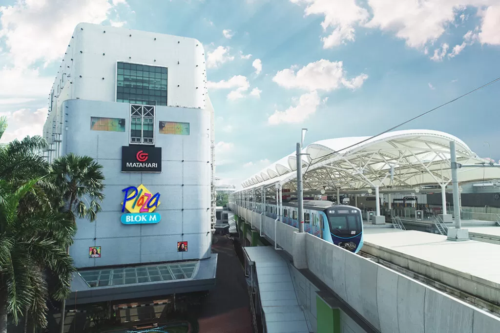Blok M Plaza kembali populer dan ramai setelah terhubung langsung dengan Stasiun MRT Blok M. (plazablokm.com)