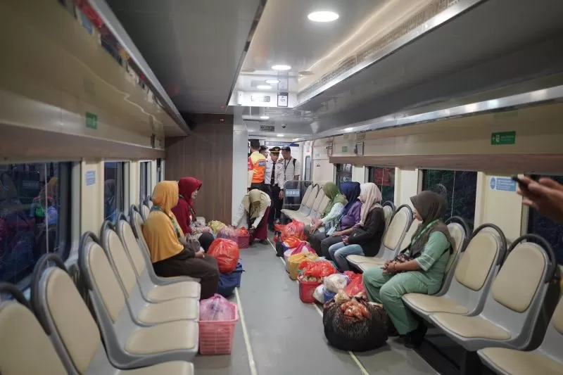 Kereta Petani dan Pedagang KAI melayani 17.867 pelanggan sepanjang 2026 dengan tarif Rp3.000 untuk bantu distribusi hasil panen lebih cepat. (Dok. KAI)
