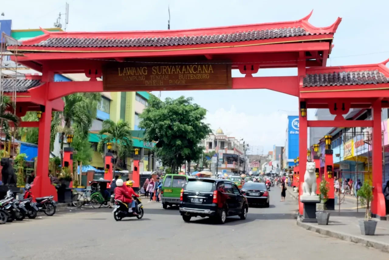 Pasar Bogor, pasar tertua di Bogor ini lokasinya di jalan Suryakencana, tepat di dekat Kebun Raya Bogor. (myeatandtravelstory.wordpress.com)