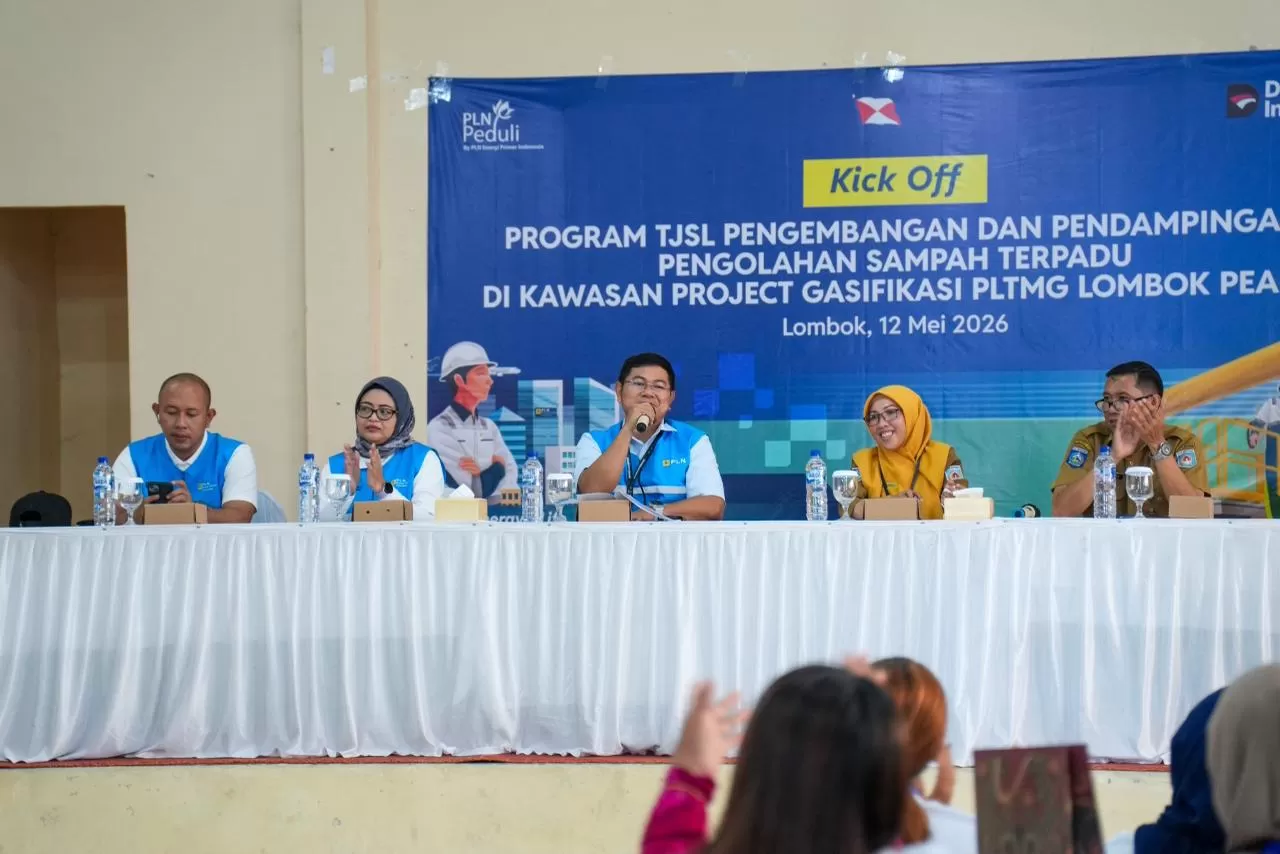 PLN EPI bersama BAg mengembangkan pengelolaan sampah pesisir di Bagek Kembar untuk kurangi emisi, dorong ekonomi sirkular, dan pemberdayaan masyarakat. (Dok. PLN EPI)