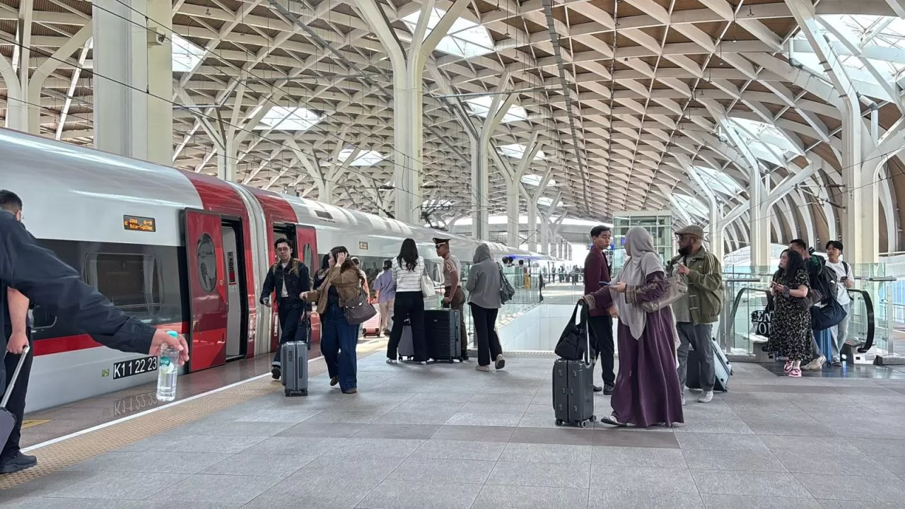 Penumpang Whoosh melonjak saat long weekend, tiket terjual 31 persen lebih banyak dibanding hari biasa. (kcic.co.id)