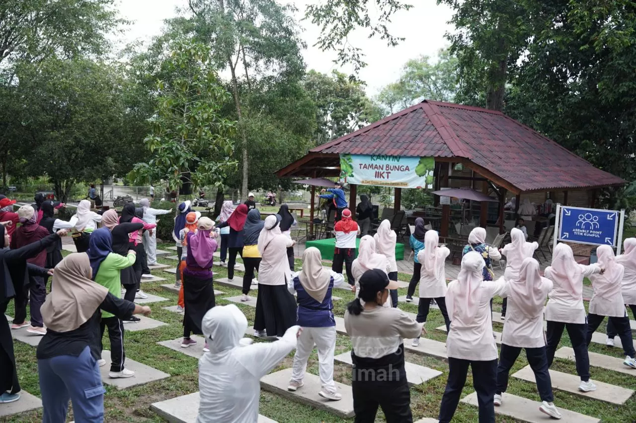 PT TIMAH mengajak warga hidup sehat lewat senam bersama di ruang terbuka hijau Tins Green Garden Forestree. (timah.com)