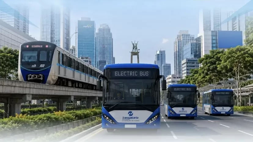 Naik MRT atau bus listrik sekarang bisa sekalian berburu poin PLN Mobile untuk ditukar voucher listrik.