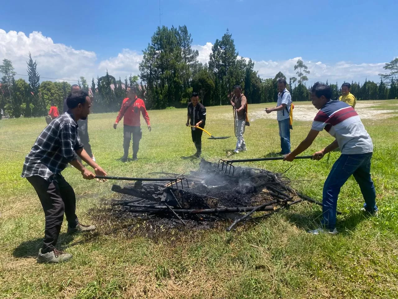 INALUM dan Pemkab Humbahas bentuk lima kelompok Masyarakat Peduli Api untuk cegah kebakaran hutan dan lahan (karhutla). (inalum.id)