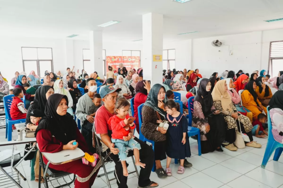 PTPN IV Regional III tuntaskan program bantuan gizi bagi 100 anak terindikasi stunting di Rokan Hulu. (Dok. PTPN IV Regional III)